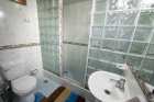 Private accommodation in Cuba: bathroom with shower