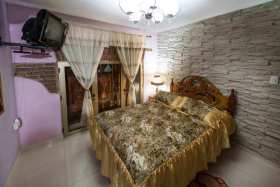 Bedroom - private accommodation in Cuba